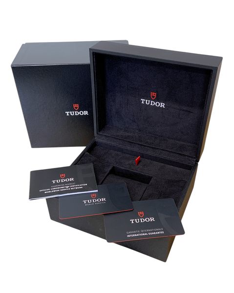 Tudor Black Bay Pro M79470-0001